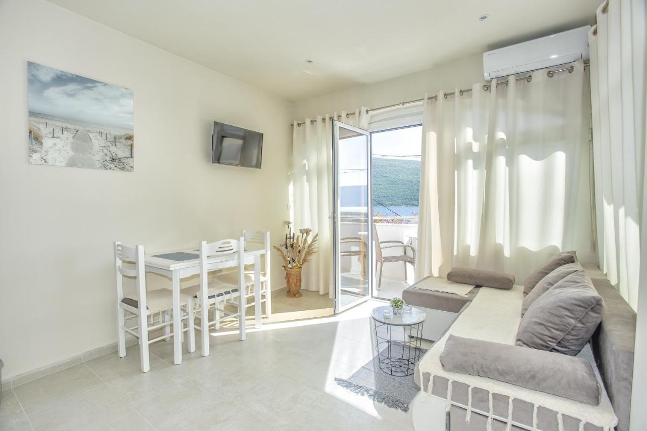 Apartments Milanovic تْشيرسيك نوفي الغرفة الصورة