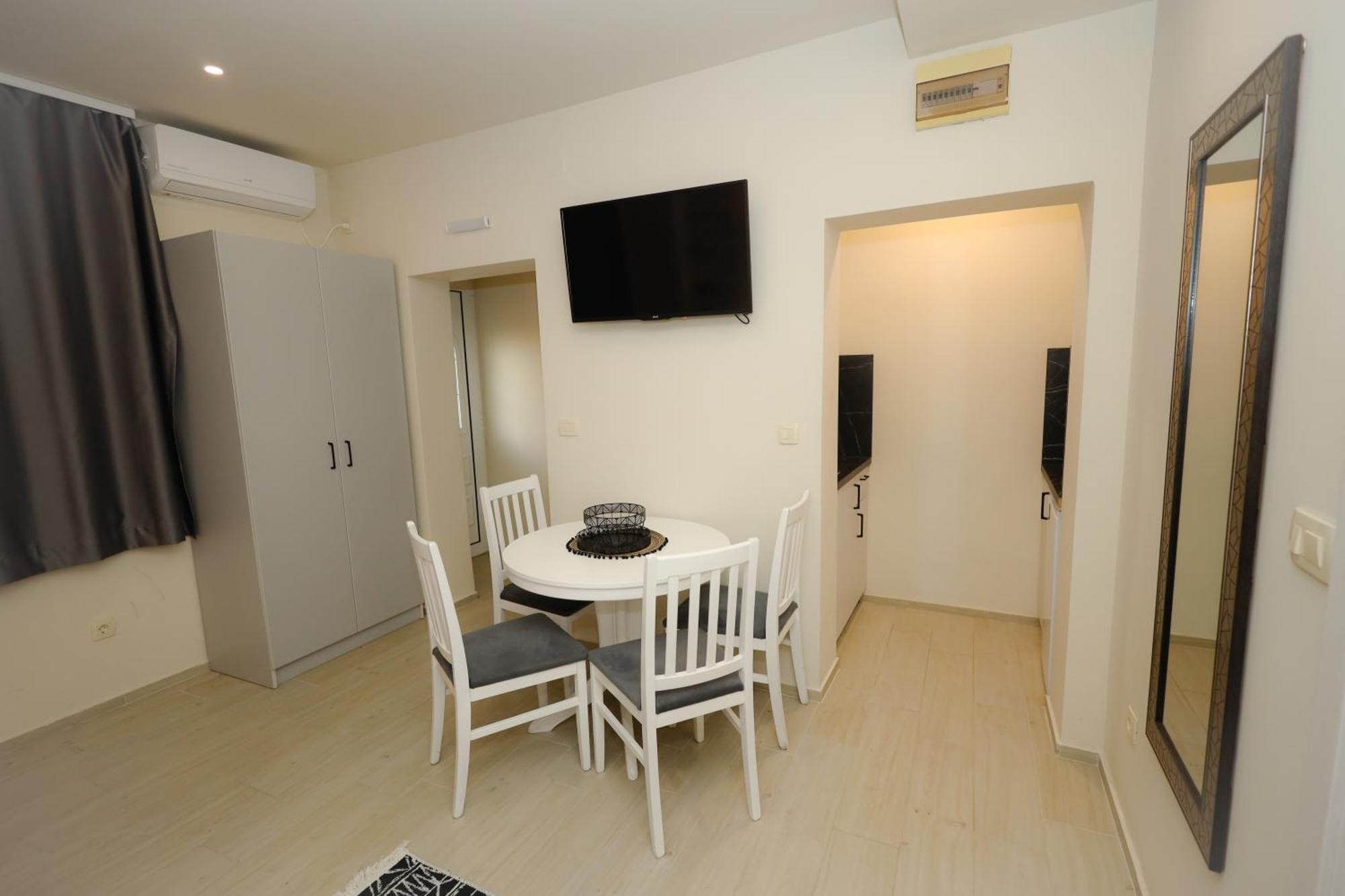 Apartments Milanovic تْشيرسيك نوفي الغرفة الصورة