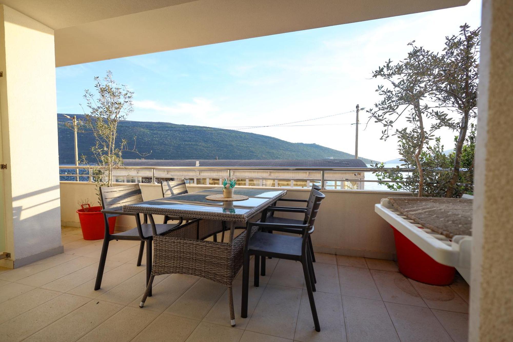 Apartments Milanovic تْشيرسيك نوفي المظهر الخارجي الصورة