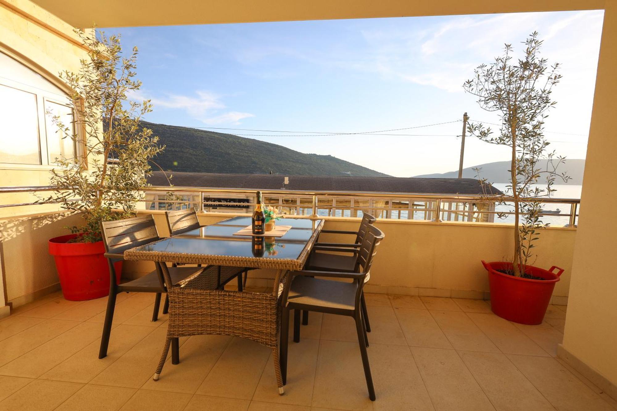 Apartments Milanovic تْشيرسيك نوفي المظهر الخارجي الصورة