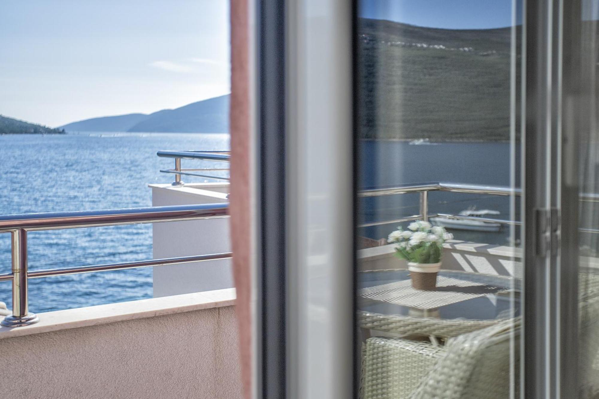Apartments Milanovic تْشيرسيك نوفي الغرفة الصورة